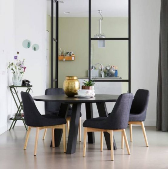 svart spisebord, Rhonda spisebord, spisebord i heltre eik, eikebord, rundt bord, rundt spisebord, WOOOD, De Ekhoorn