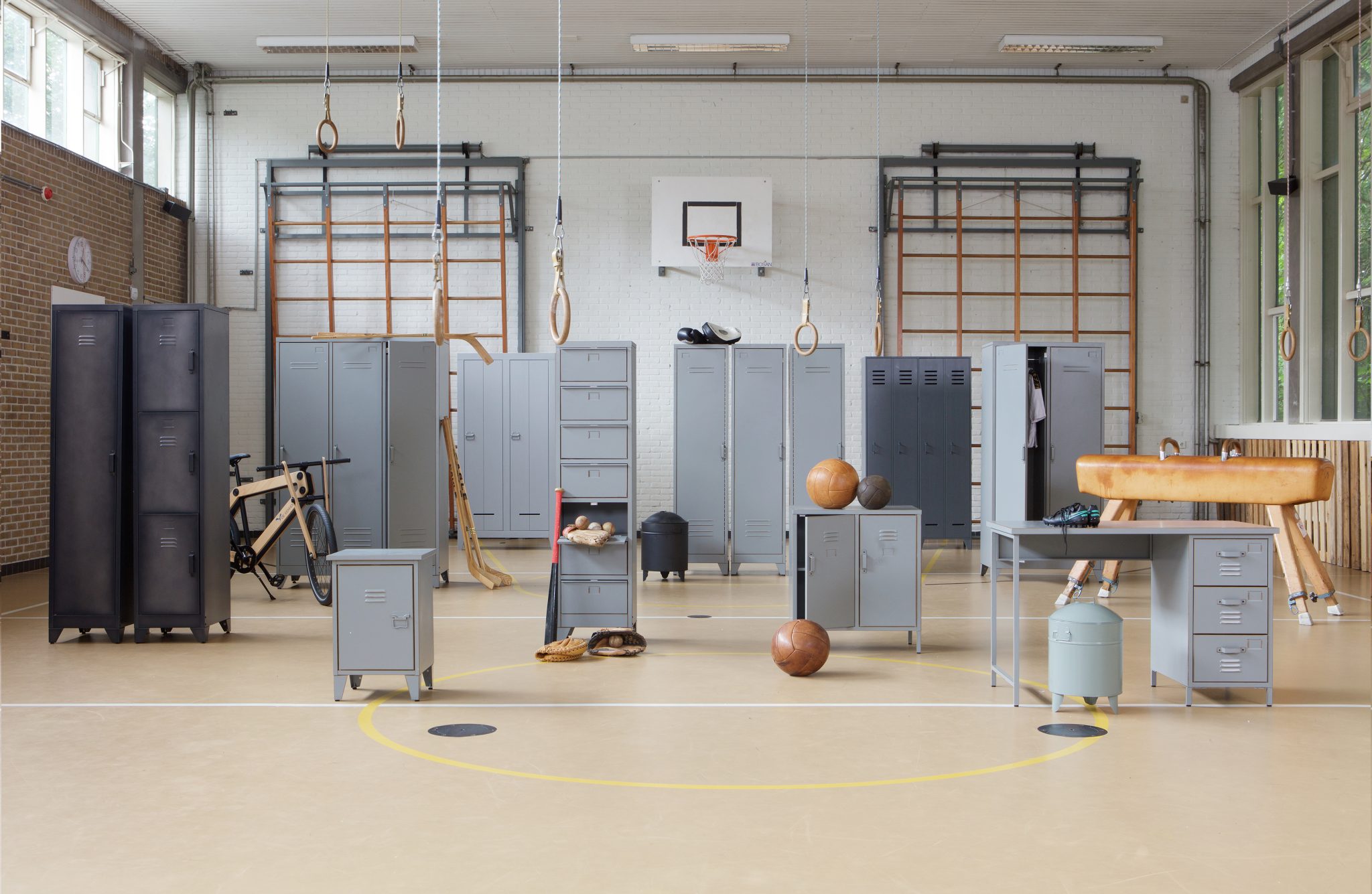 garderobeskap7 garderobeskap, klesskap, stålskap, treskap, Woood, De Ekhoorn, trendy skap, industriell look, tøft skap, skap, anderledes klesskap