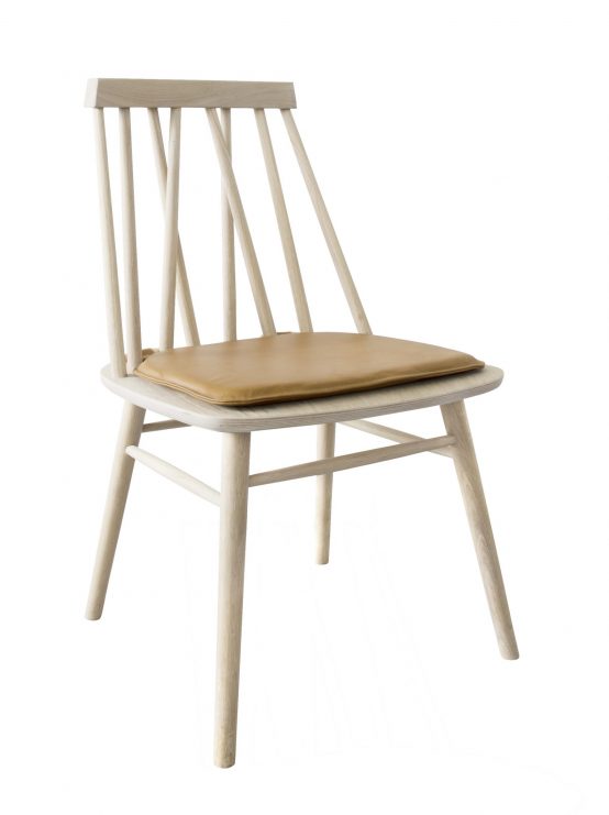 Non spisestol, ygg&lyng, norsk design, nordisk stil, stol med spiler i rygg, spisestol i eik, spisestol i tre, Non pute