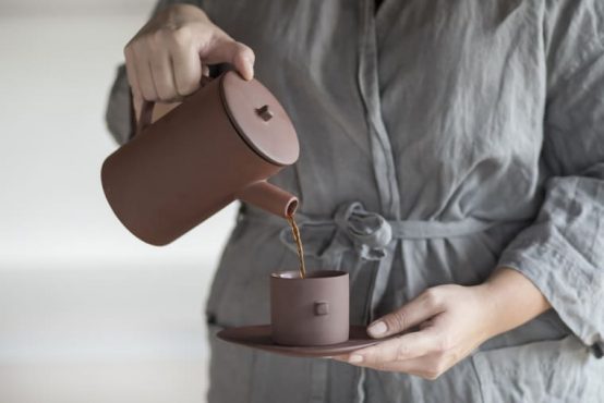 clay kaffekopp og fat byon design coffee